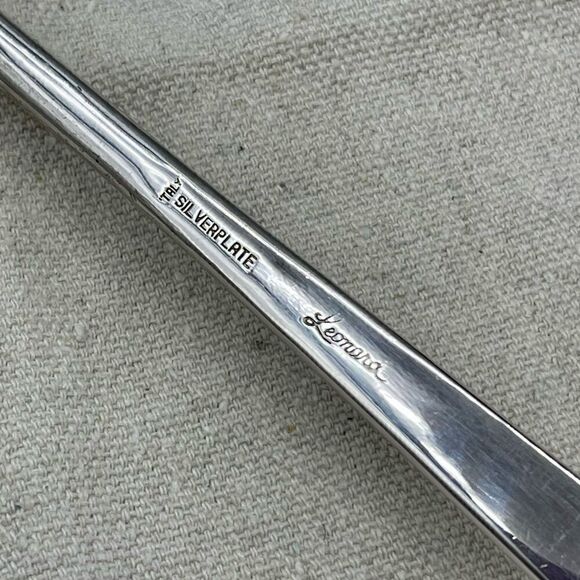 Leonard Circa 1740 Reproduction Silverplate Candle Snuffer - Picture 14 of 15